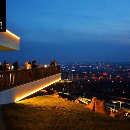 Next Level Apart Hotel Oradea Buitenkant foto